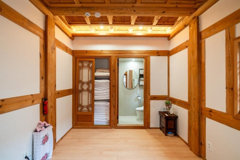 https://yaimg.yanolja.com/v5/2024/12/12/03/675a5727db8c01.58246863.jpg
