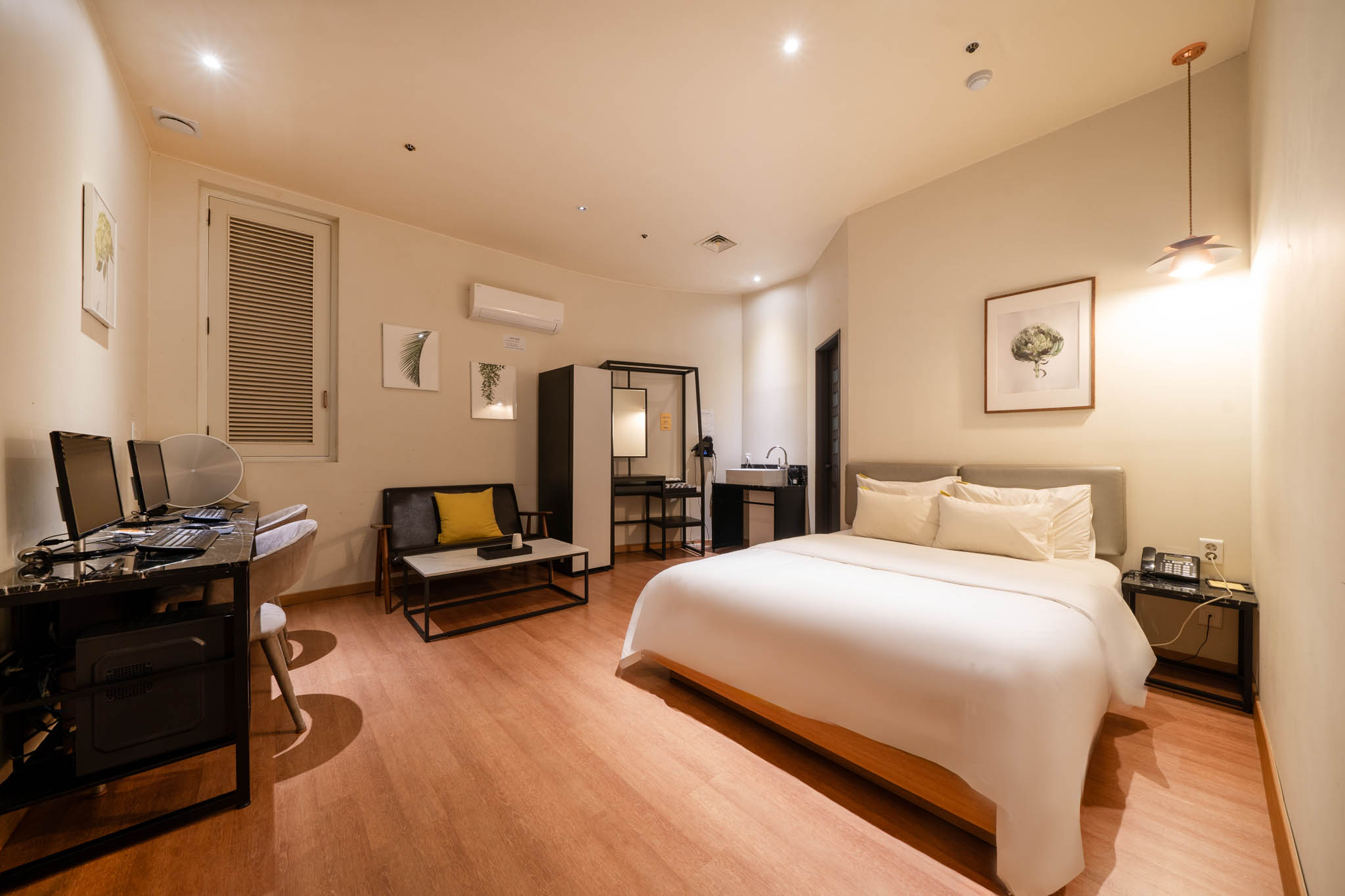 room detail thumbnail 0