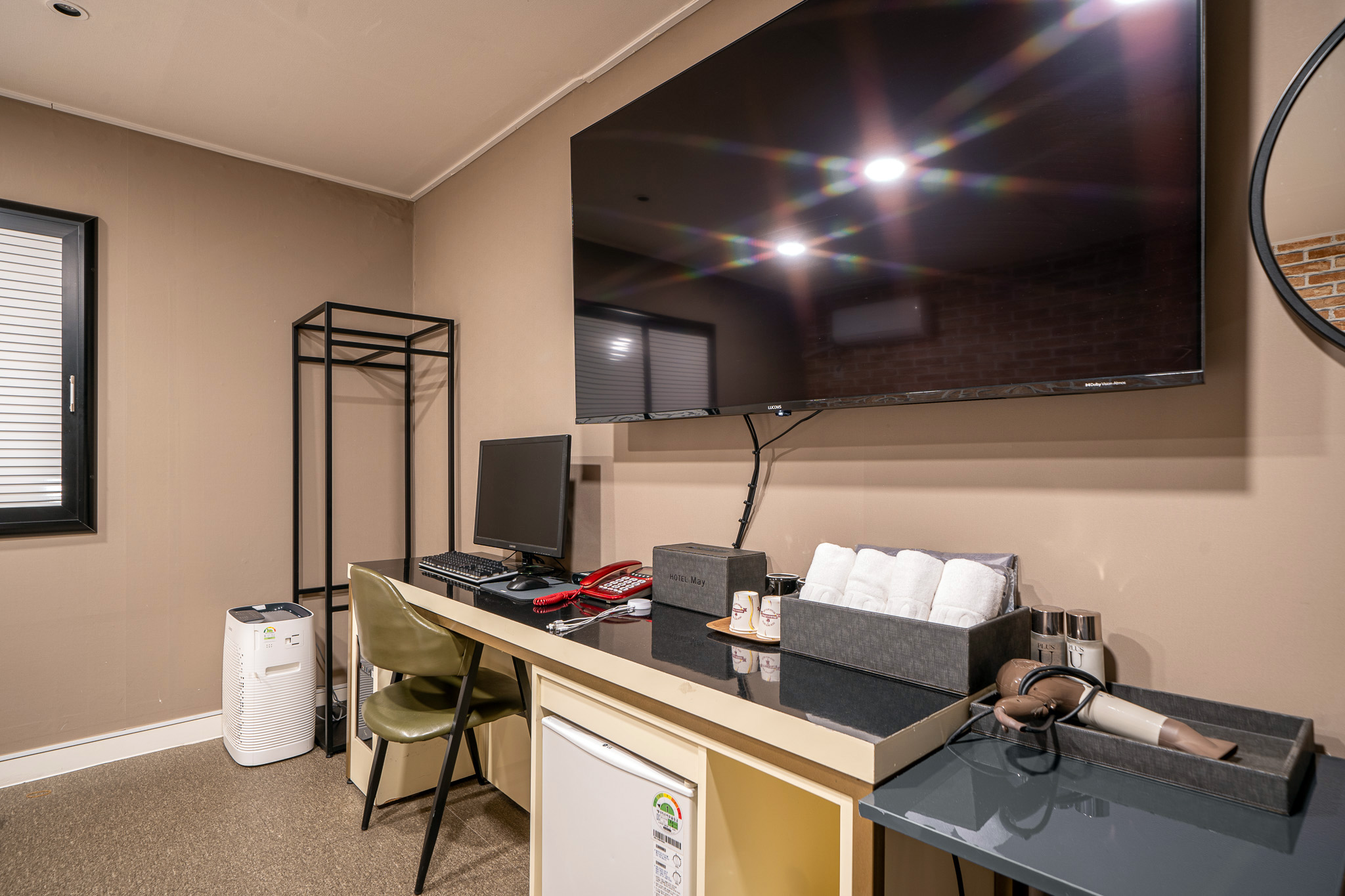 room detail thumbnail 1