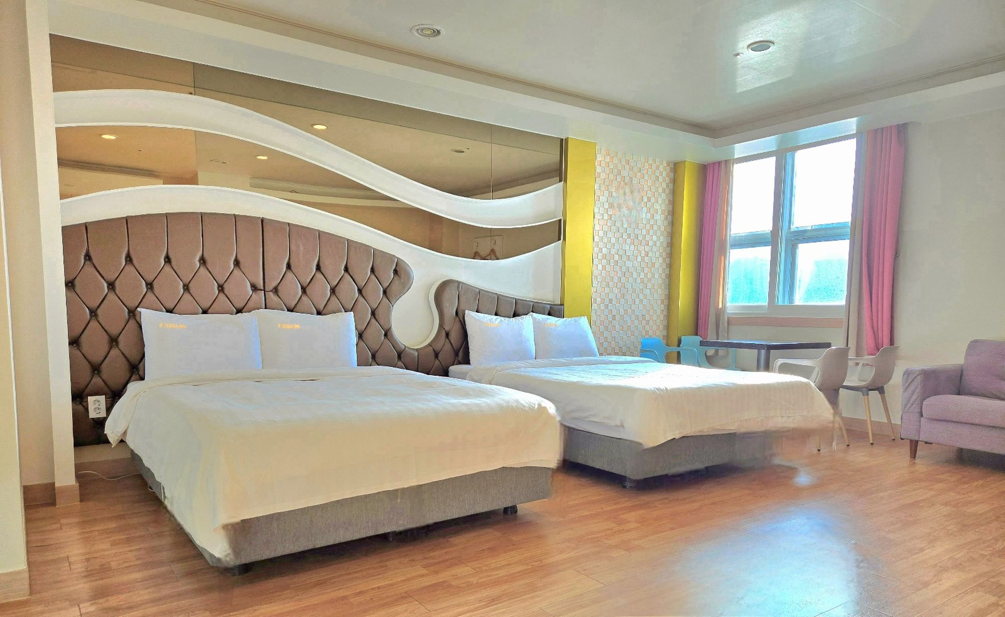 room detail thumbnail 1