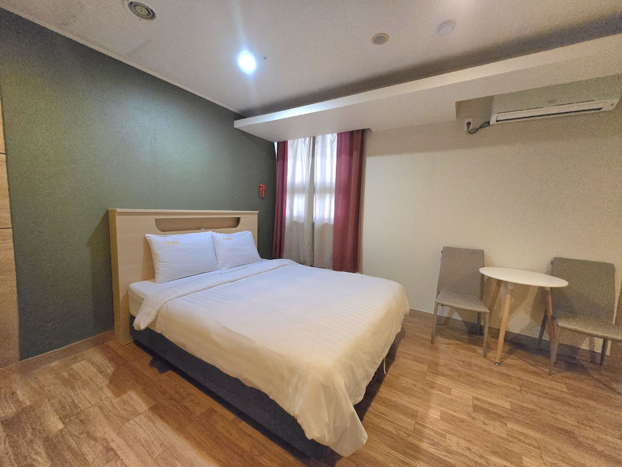 room detail thumbnail 0