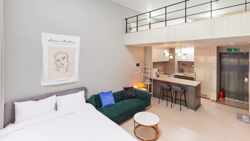 room detail thumbnail 1