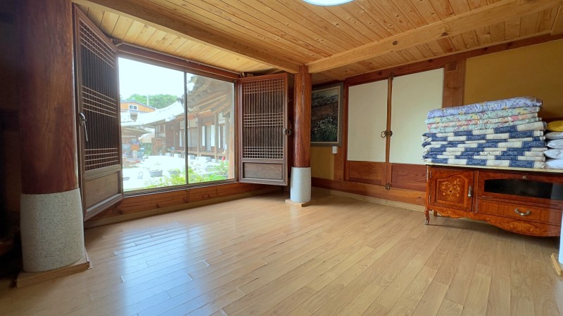 https://yaimg.yanolja.com/v5/2024/12/15/04/675e5d43bb13f8.59425404.jpg