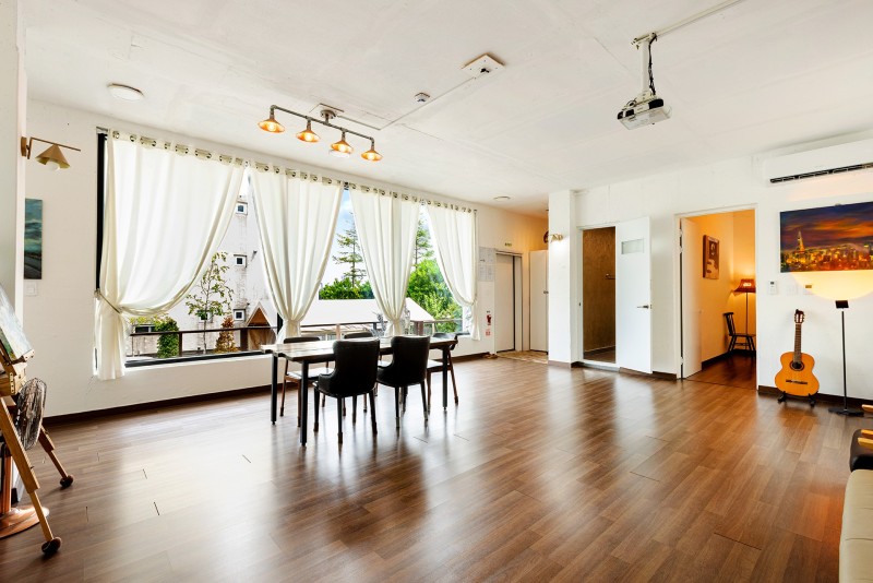 room detail thumbnail 0