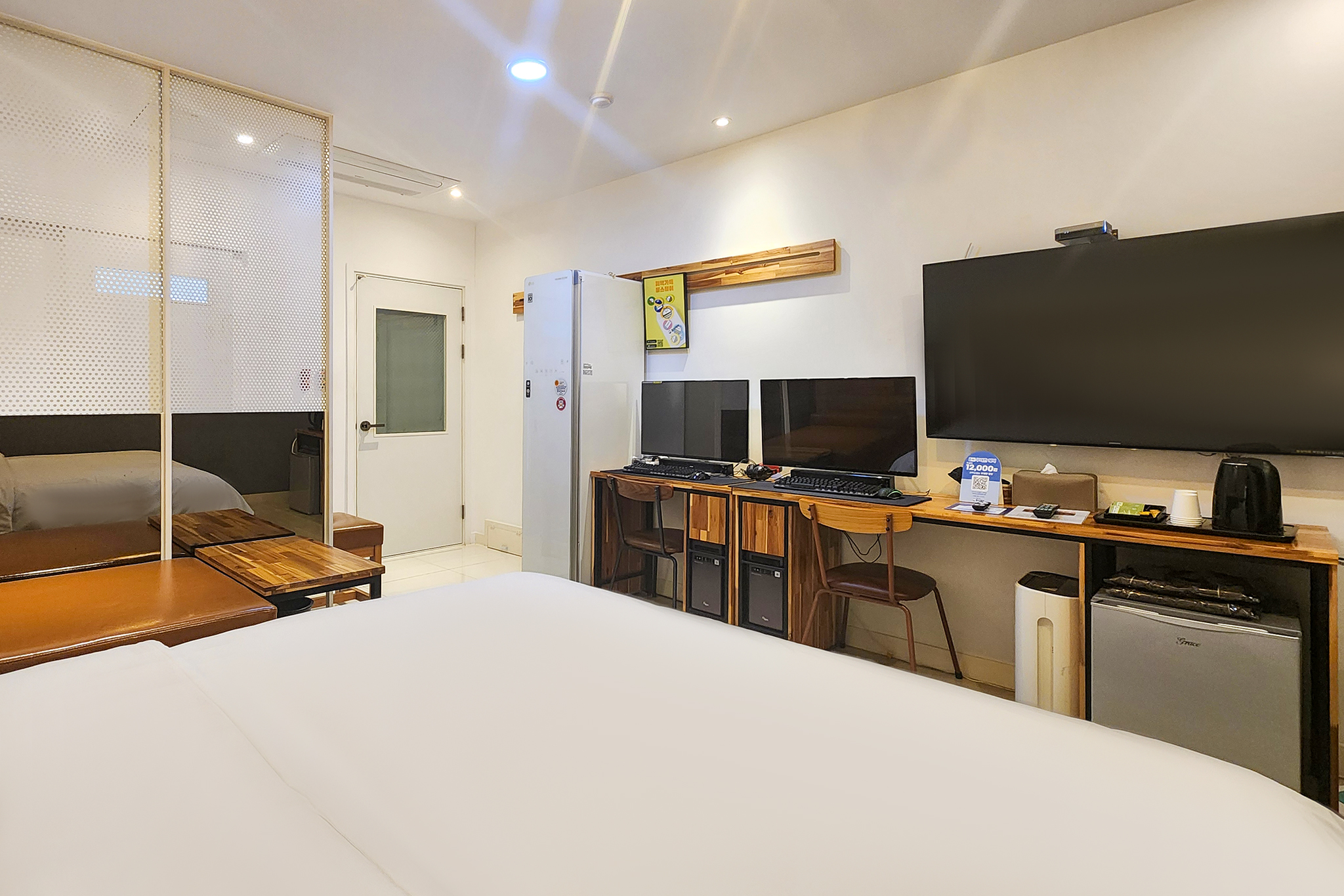 room detail thumbnail 2