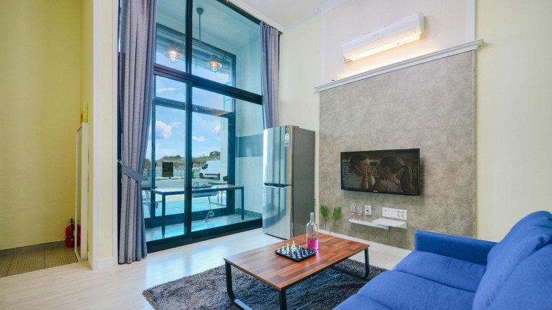 room detail thumbnail 2