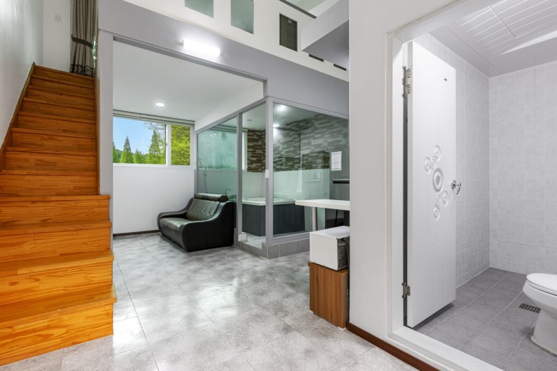 room detail thumbnail 2