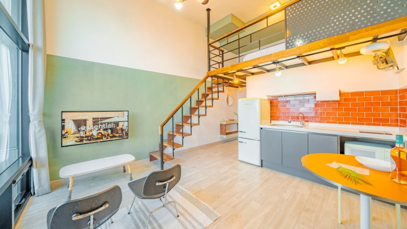 room detail thumbnail 2