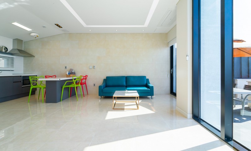 https://yaimg.yanolja.com/v5/2024/12/19/05/6763b5353de6e4.56419307.jpg