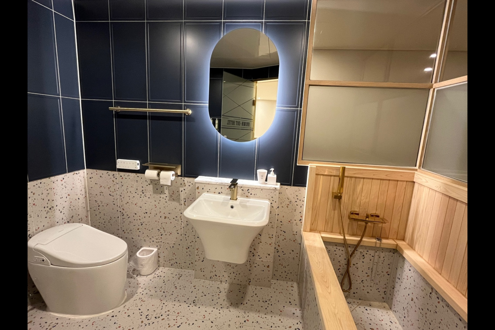 room detail thumbnail 1