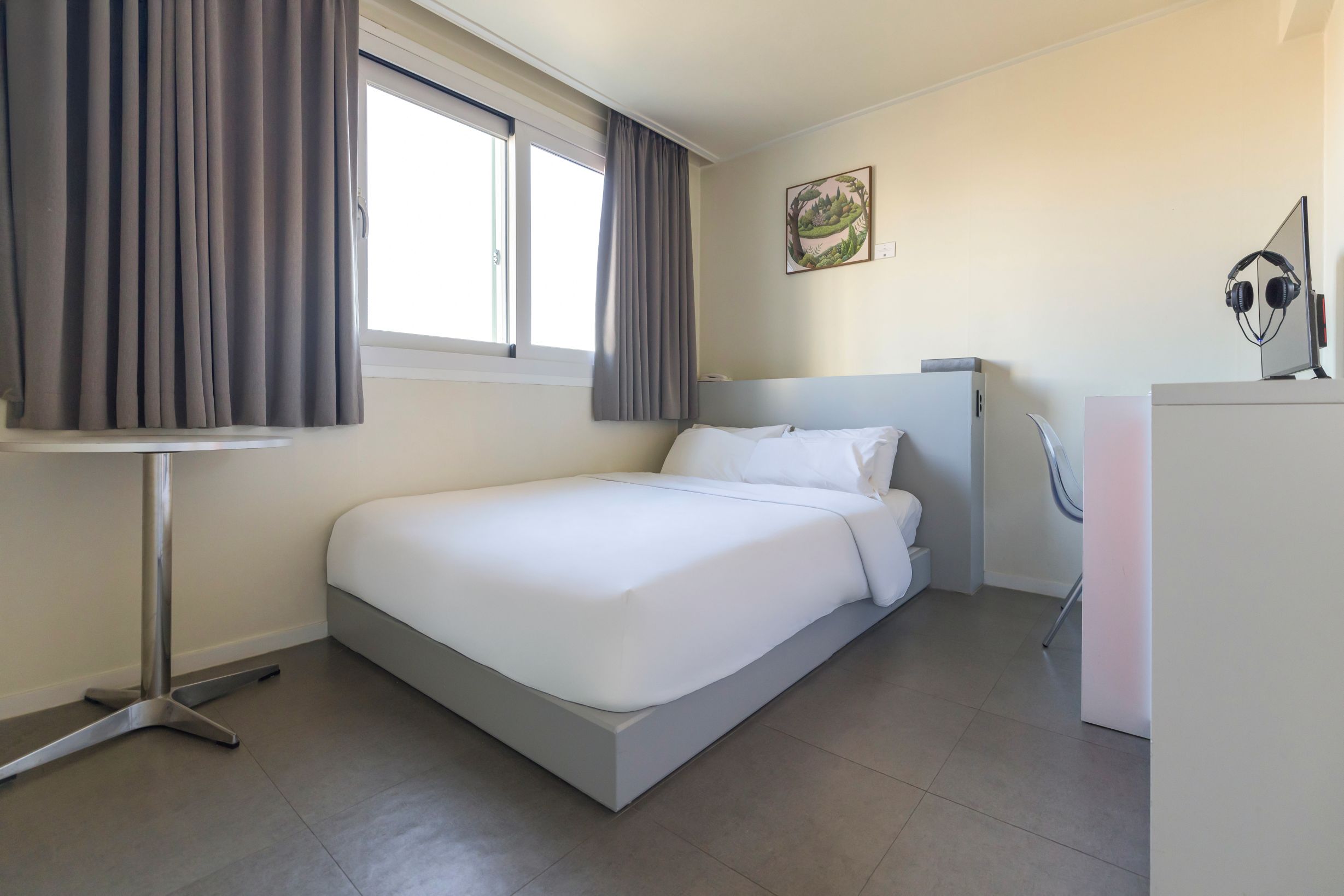 room detail thumbnail 0