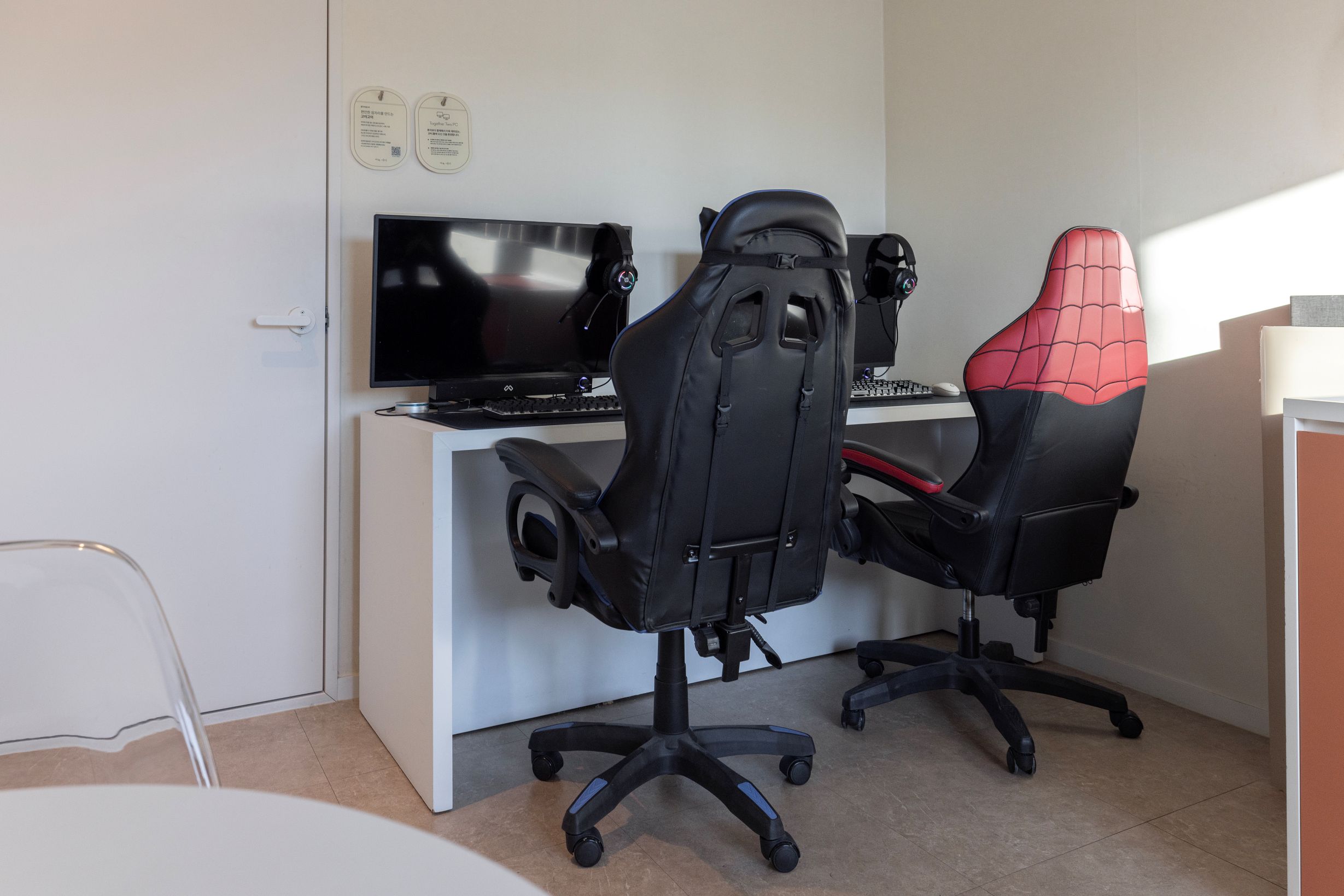 room detail thumbnail 2