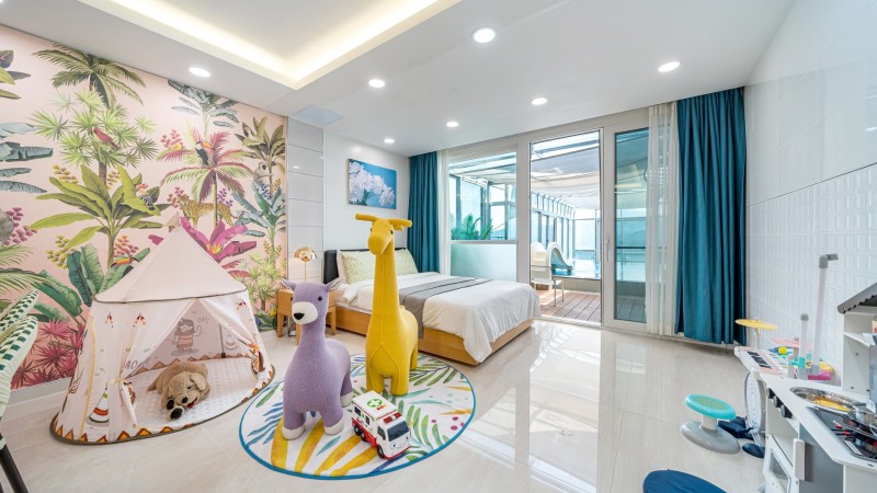 room detail thumbnail 2