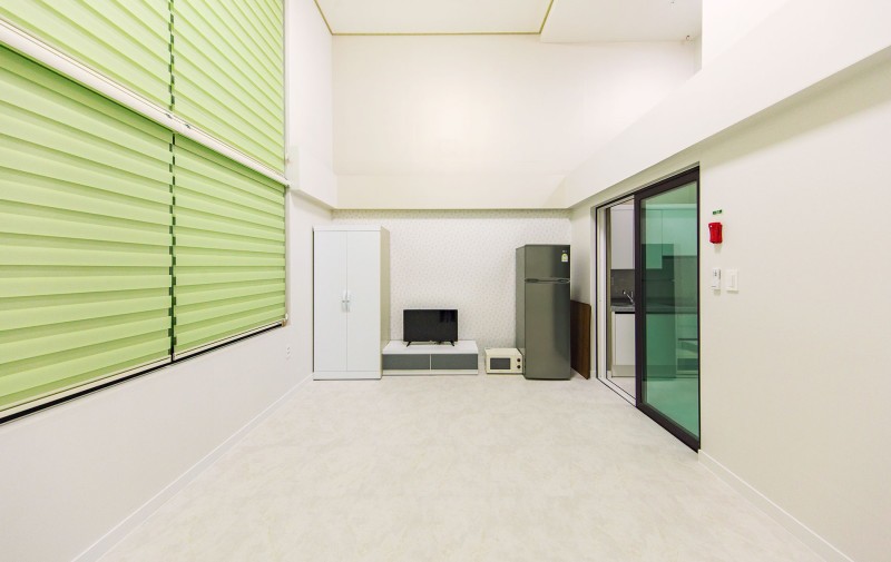 room detail thumbnail 2