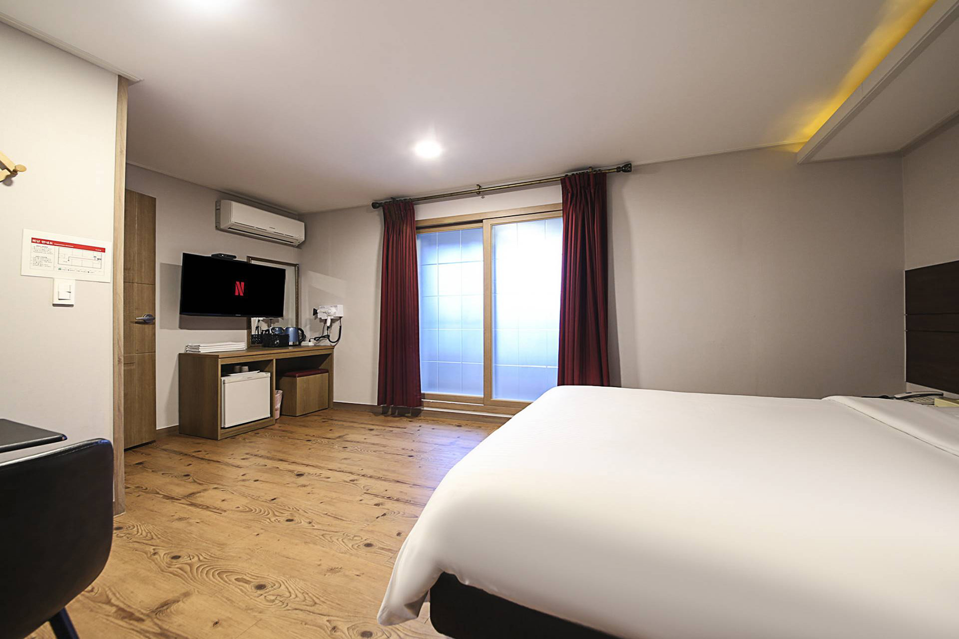 room detail thumbnail 2