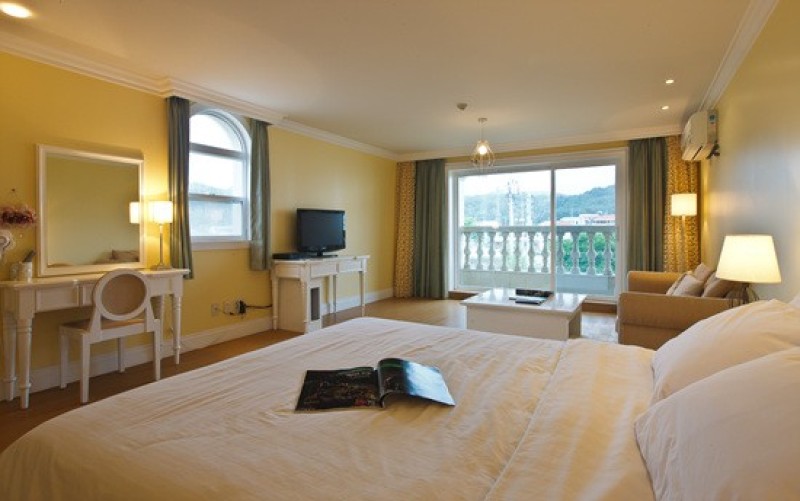 room detail thumbnail 1