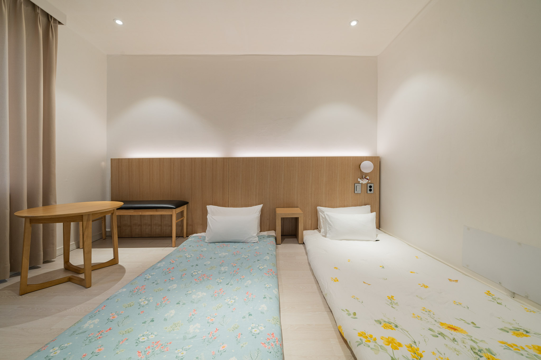 room detail thumbnail 1