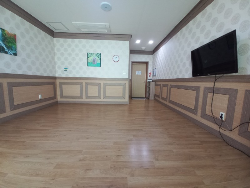 https://yaimg.yanolja.com/v5/2024/12/24/02/676a18915d9cf6.19251303.jpg