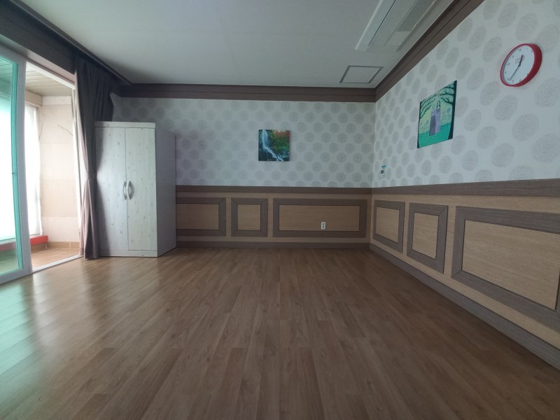 https://yaimg.yanolja.com/v5/2024/12/24/02/676a1892b00a57.34625280.jpg