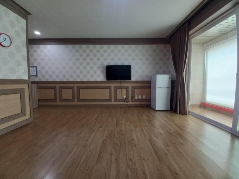 https://yaimg.yanolja.com/v5/2024/12/24/02/676a1894ef2ab0.69877863.jpg