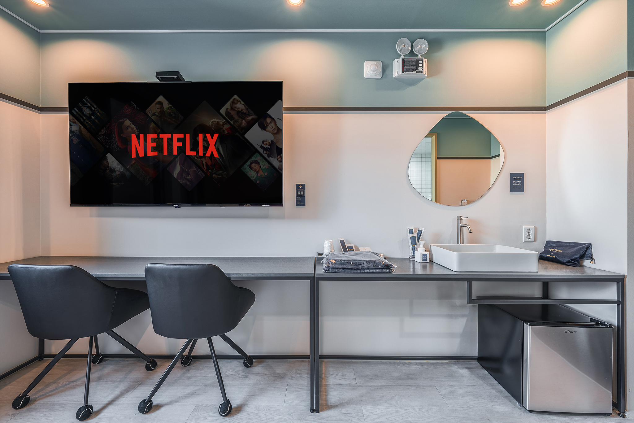 room detail thumbnail 2