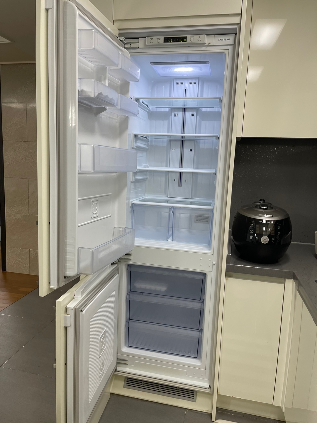 https://yaimg.yanolja.com/v5/2024/12/26/06/676cf6fc1679a4.87858954.jpg