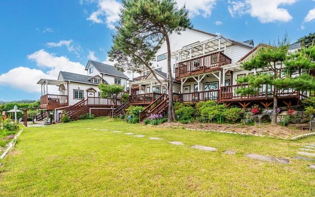 횡성 헬로우412펜션