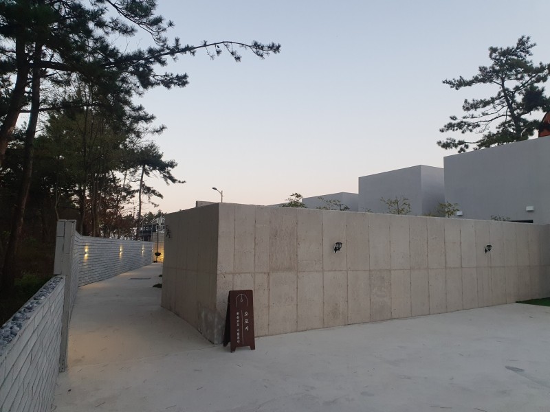 https://yaimg.yanolja.com/v5/2024/12/28/11/676fdcbe308af1.53856108.jpg