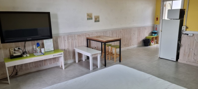 room detail thumbnail 2