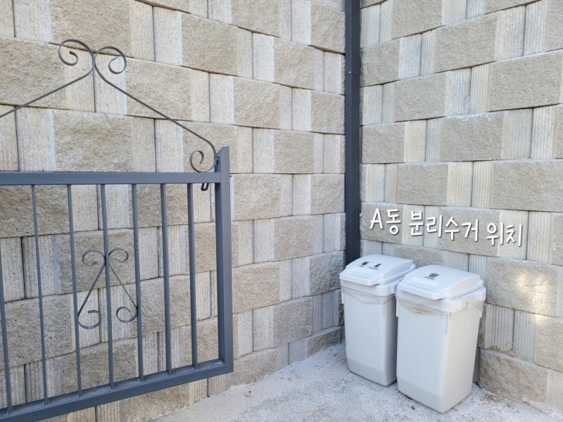 https://yaimg.yanolja.com/v5/2024/12/31/06/67738d883f8d22.70259938.jpg