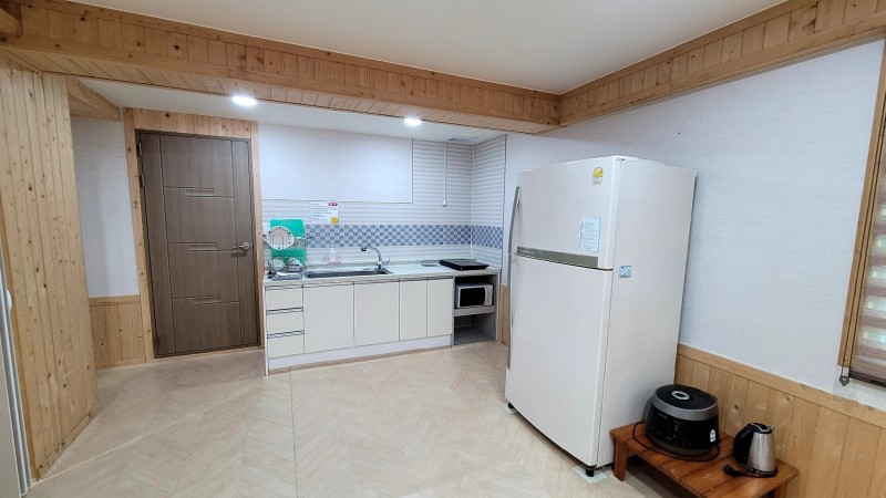 https://yaimg.yanolja.com/v5/2025/01/01/06/6774e25647e8b0.14869944.jpg
