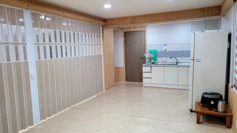 https://yaimg.yanolja.com/v5/2025/01/01/06/6774e2619efdb5.51627106.jpg