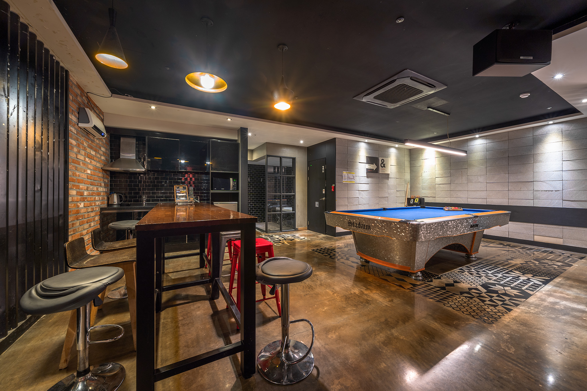 room detail thumbnail 2