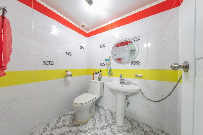 https://yaimg.yanolja.com/v5/2025/01/02/02/6775f609047398.71054907.jpg