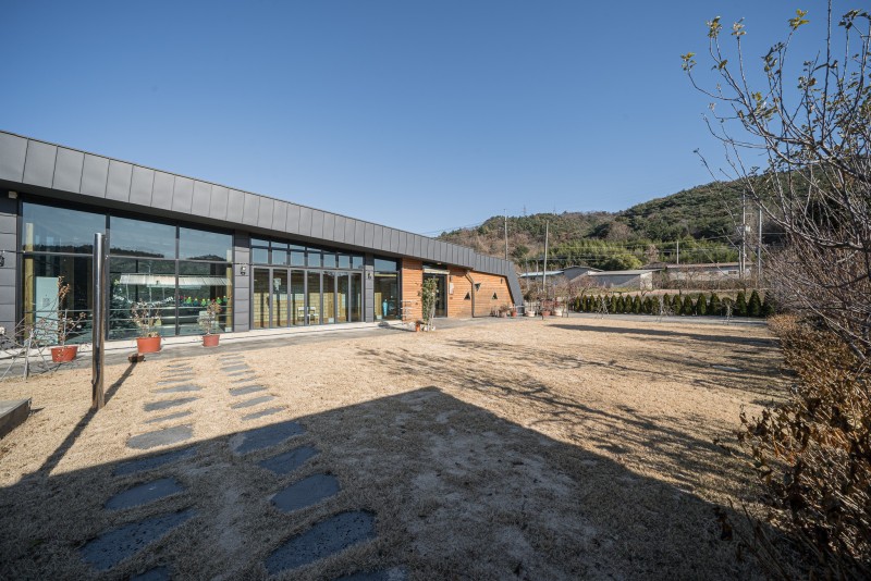 https://yaimg.yanolja.com/v5/2025/01/02/05/677627fba53308.60730846.jpg