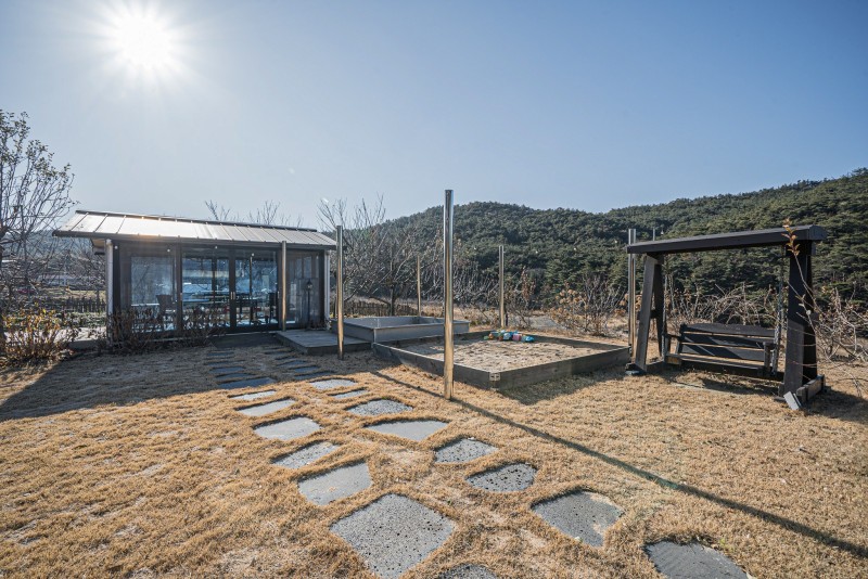 https://yaimg.yanolja.com/v5/2025/01/02/05/6776281c53c042.43960021.jpg