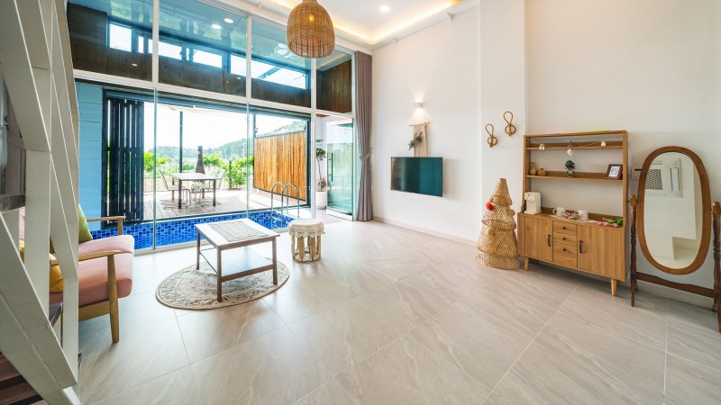 room detail thumbnail 2