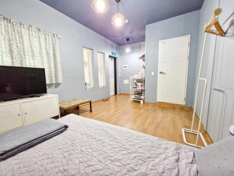 room detail thumbnail 2
