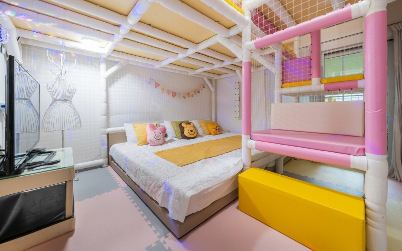 room detail thumbnail 2