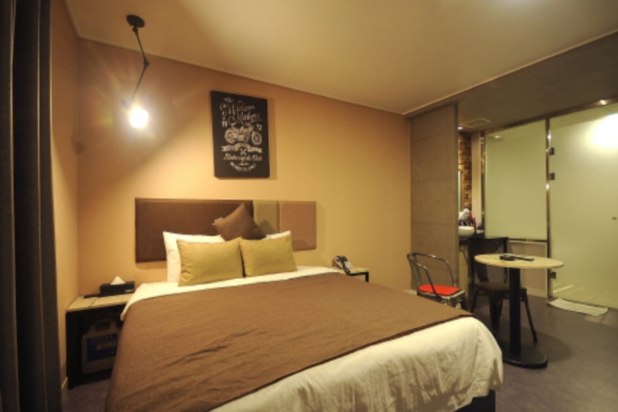 room detail thumbnail 0