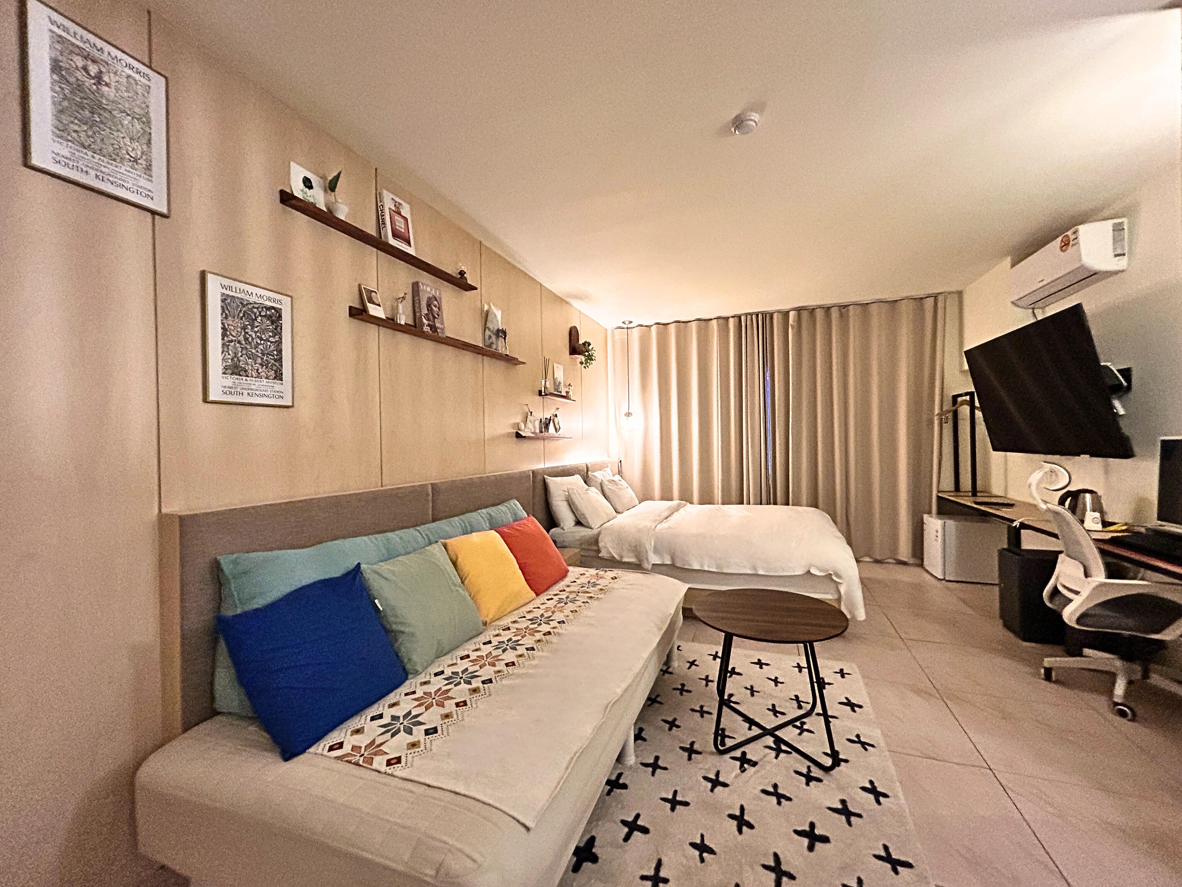 room detail thumbnail 2