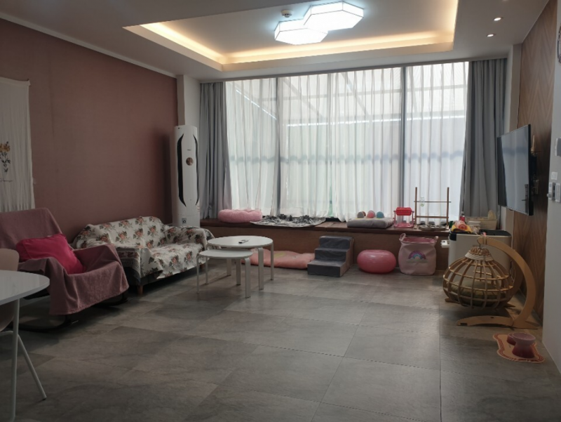 room detail thumbnail 2