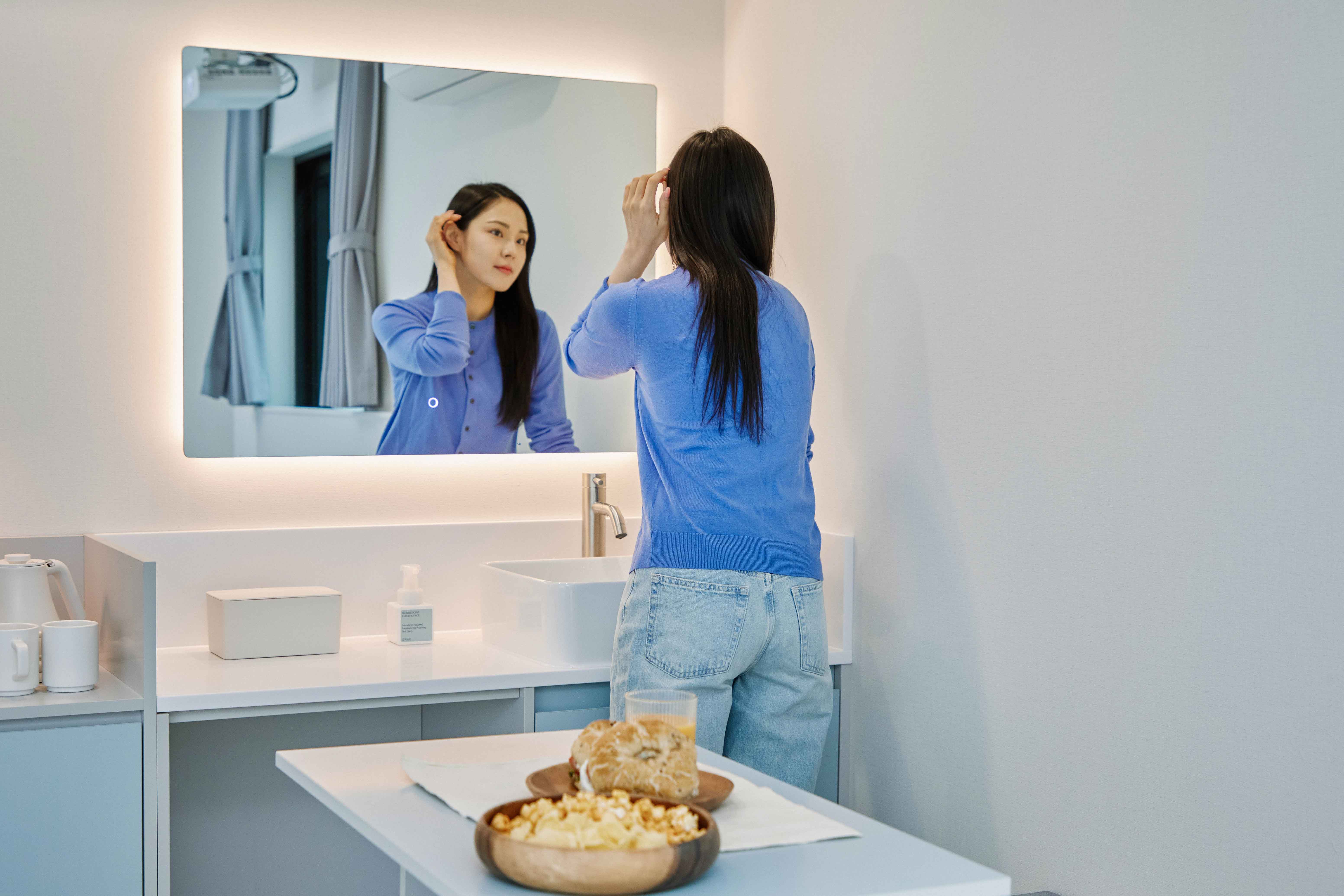 room detail thumbnail 2