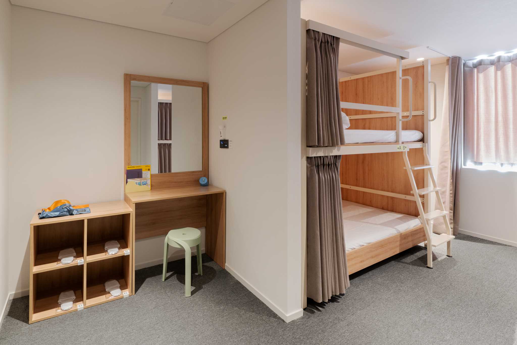 room detail thumbnail 2