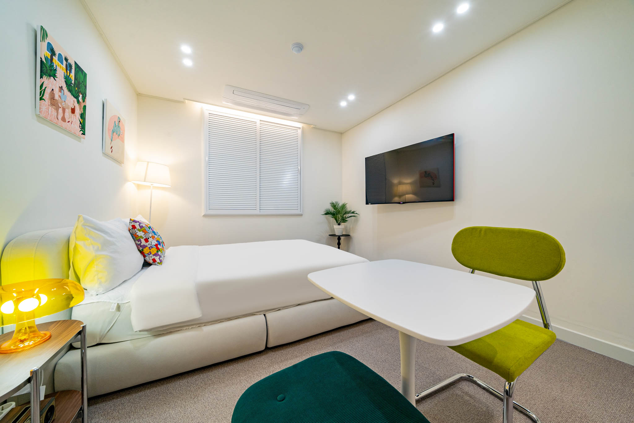 room detail thumbnail 1
