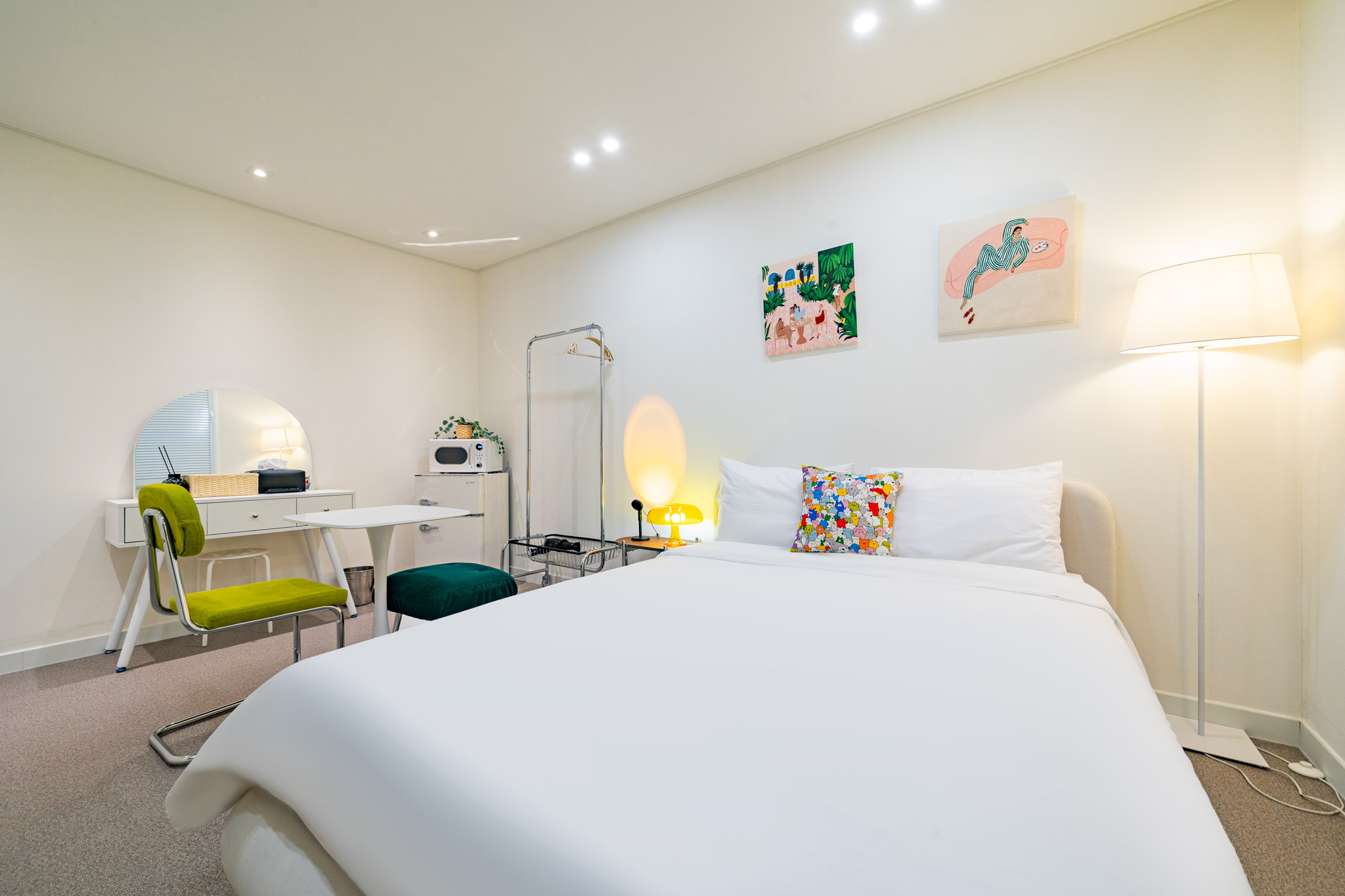 room detail thumbnail 2