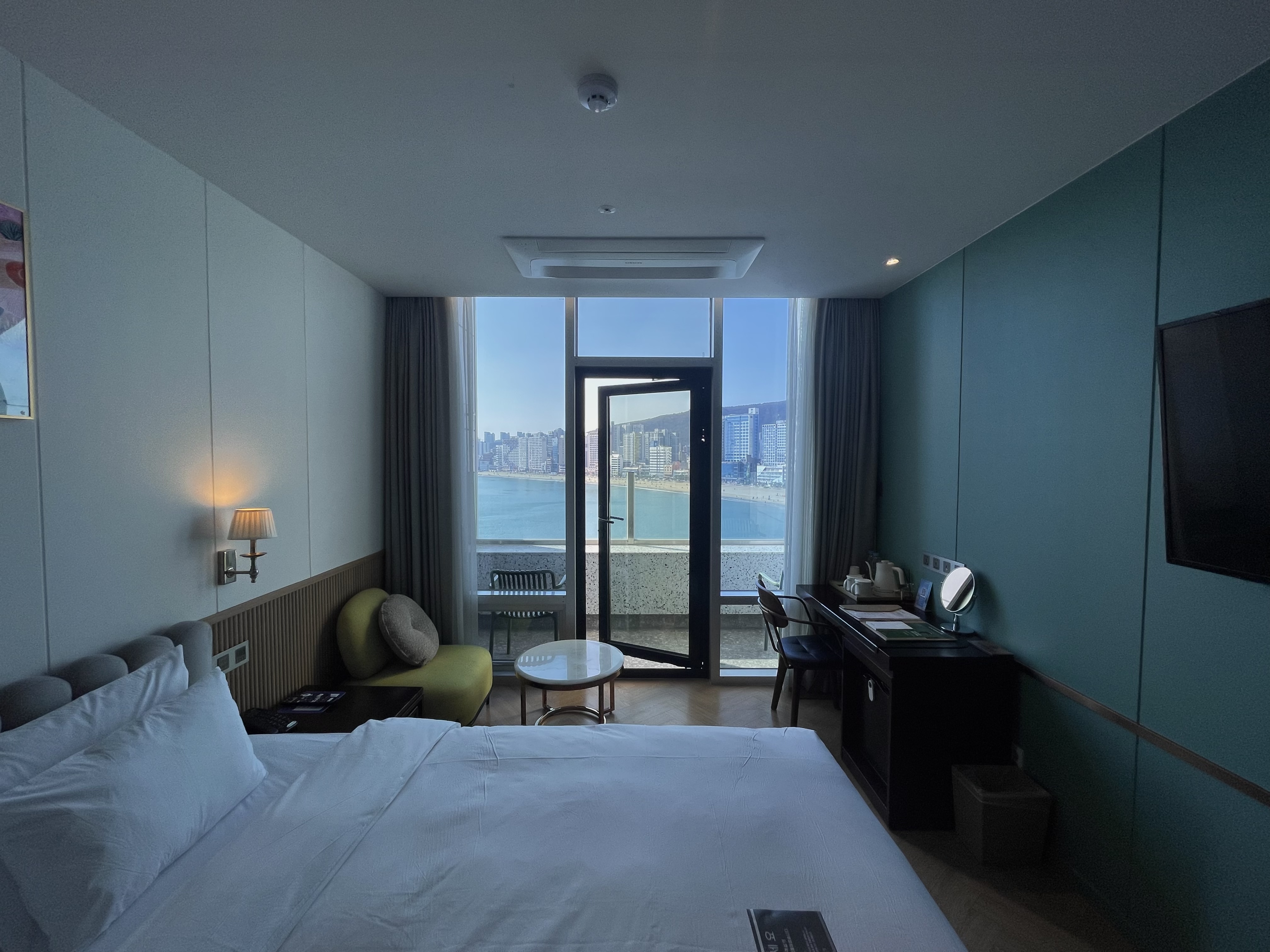 room detail thumbnail 2