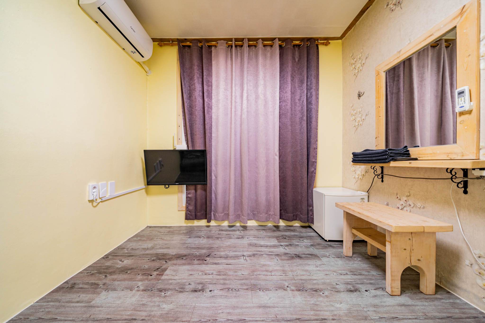 room detail thumbnail 1