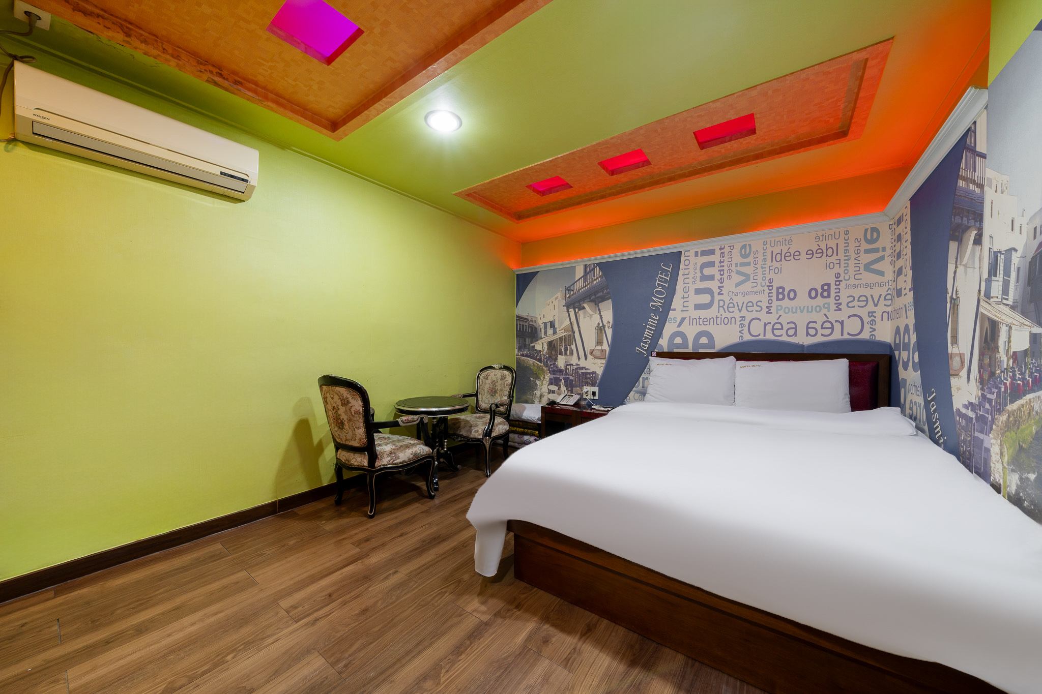 room detail thumbnail 2