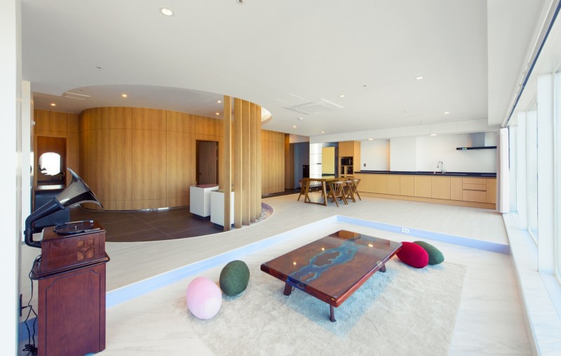 room detail thumbnail 2